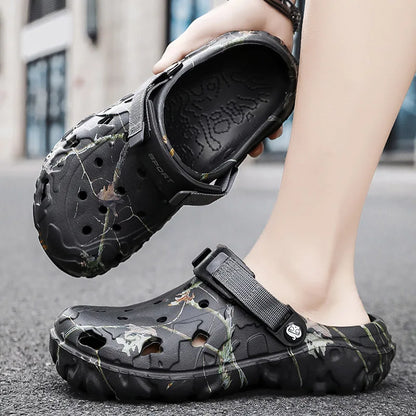 New Summer Men's Sandals New Home Garden Shoes Comfortable and Lightweight Men Slippers Non-Slip Soft Bottom Flip Flop Sandals